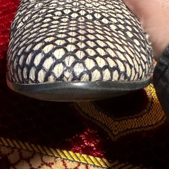 Aquatalia leather snake skin flats  size 9 black and white - Picture 5 of 8